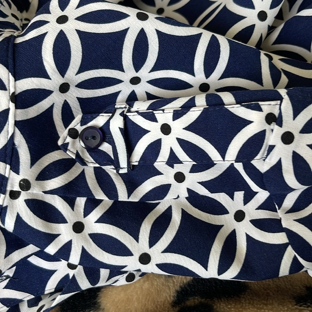 Elements - Navy and White Geometric Women's Top - size L - Picture 3 of 9